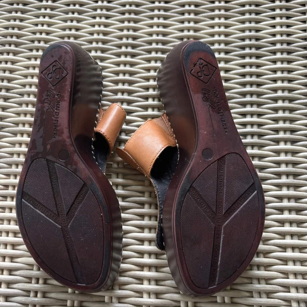 Donald J Pliner‎ Leather T Strap Wedge Sandals 8 boho coastal resort vacation